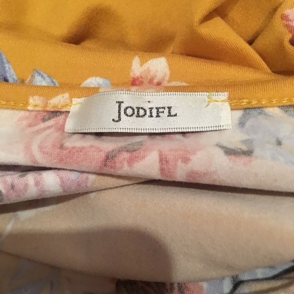 ❤️markdown❤️Soft & comfy Jodifl floral jumpsuit - Picture 7 of 8